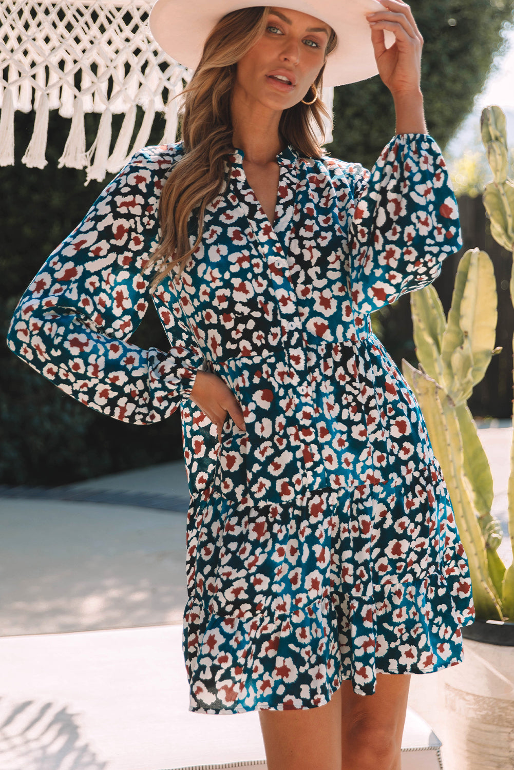 Vestido camisero con volantes y mangas de burbujas con estampado de leopardo azul