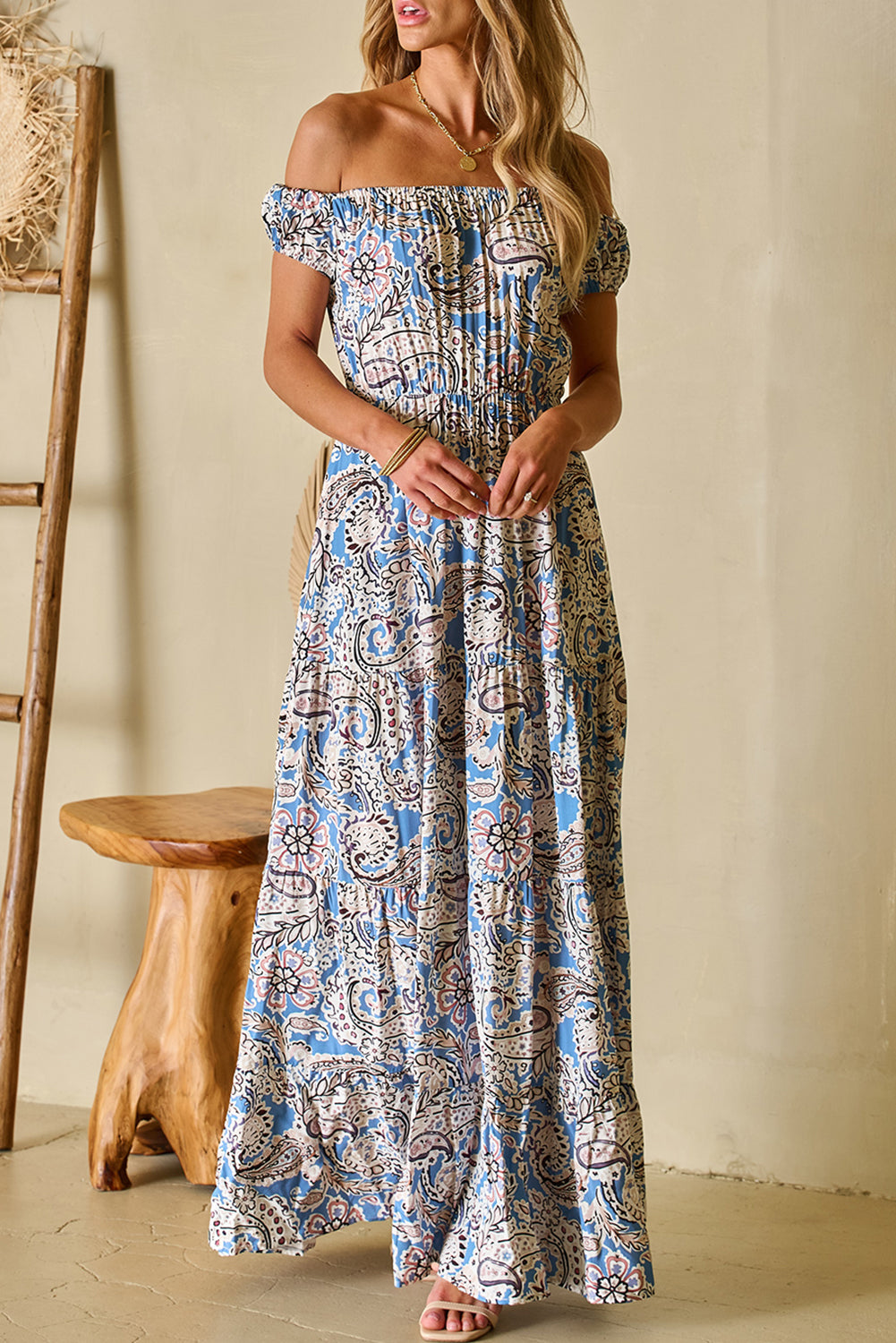 Blaues schulterfreies Maxikleid mit Boho-Paisley-Print