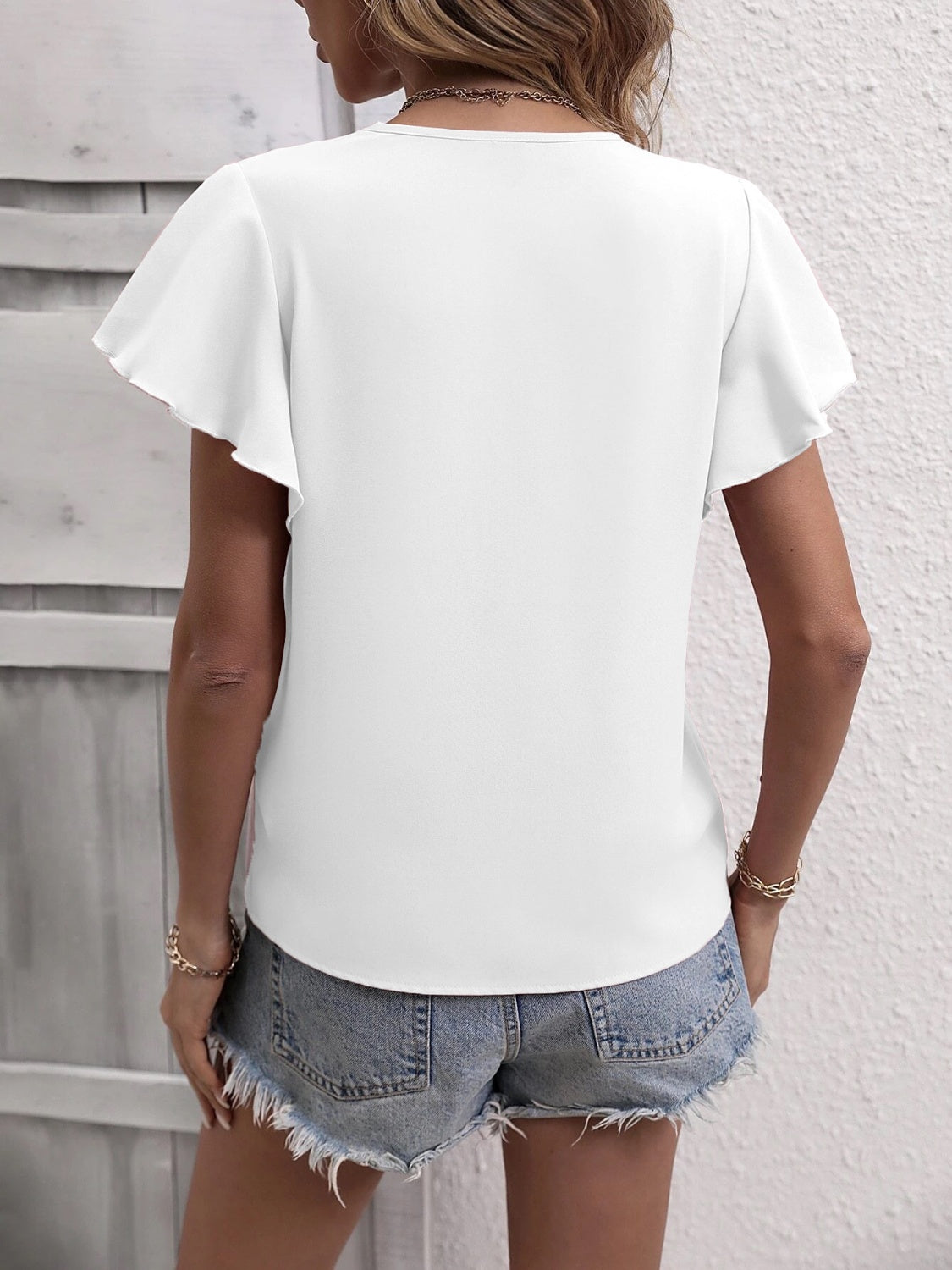 Blusa de manga corta con cuello en V con volantes