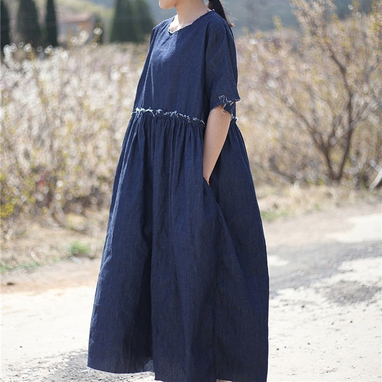 Vestido suelto hecho a mano con rebabas plisadas de cintura alta en azul denim oscuro