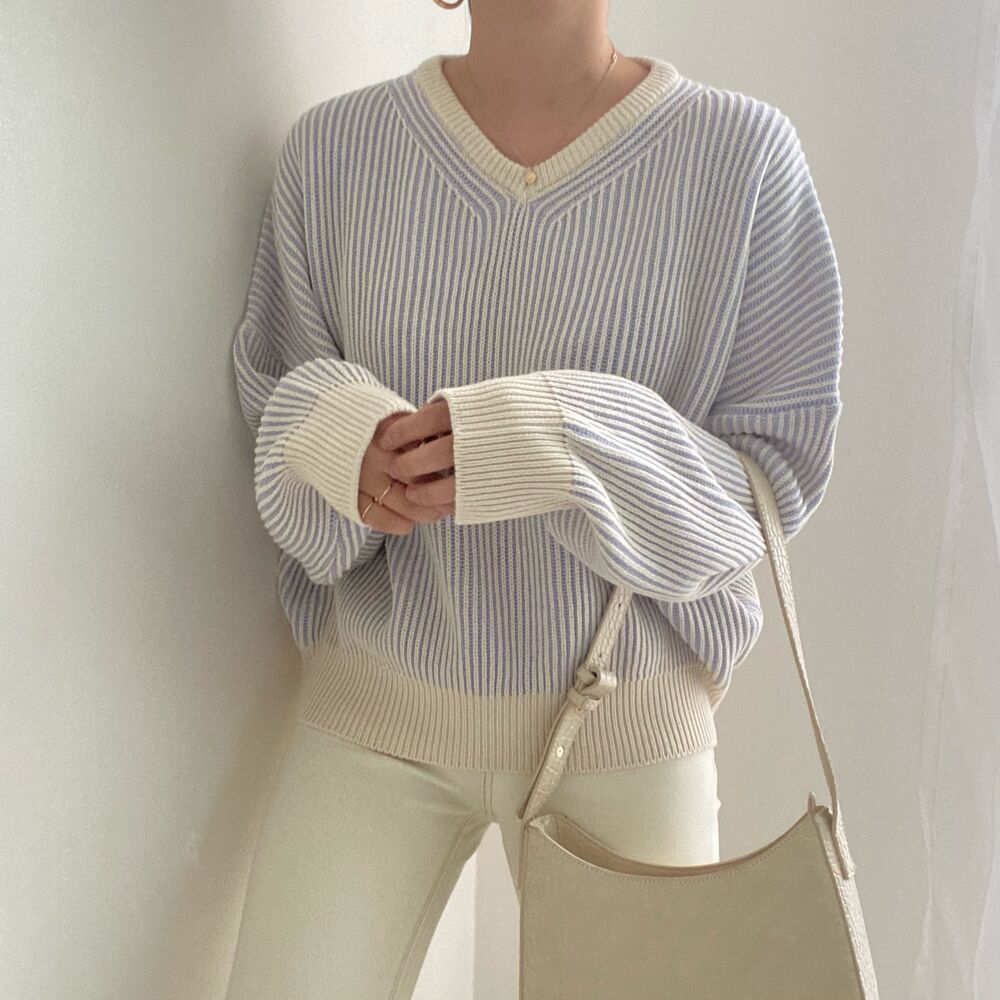 Temperament Loose Doll Sleeve V-Neck Striped Sweater