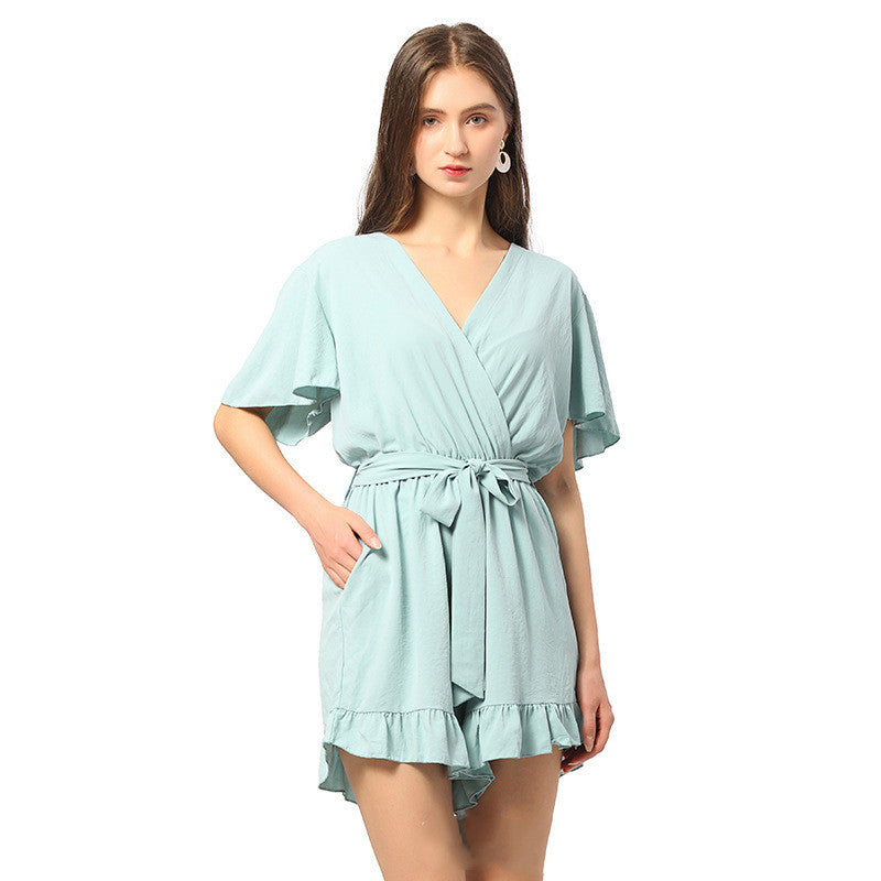 Satin-Jumpsuit mit V-Ausschnitt und Shorts, taillierte Rüschen, französisches Kleid