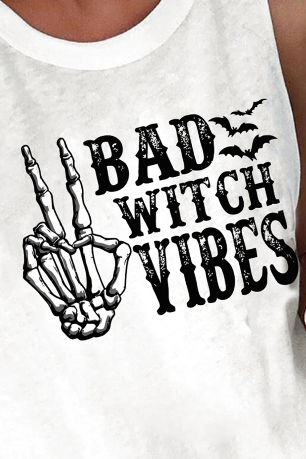 BAD WITCH VIBES Camiseta con cuello redondo