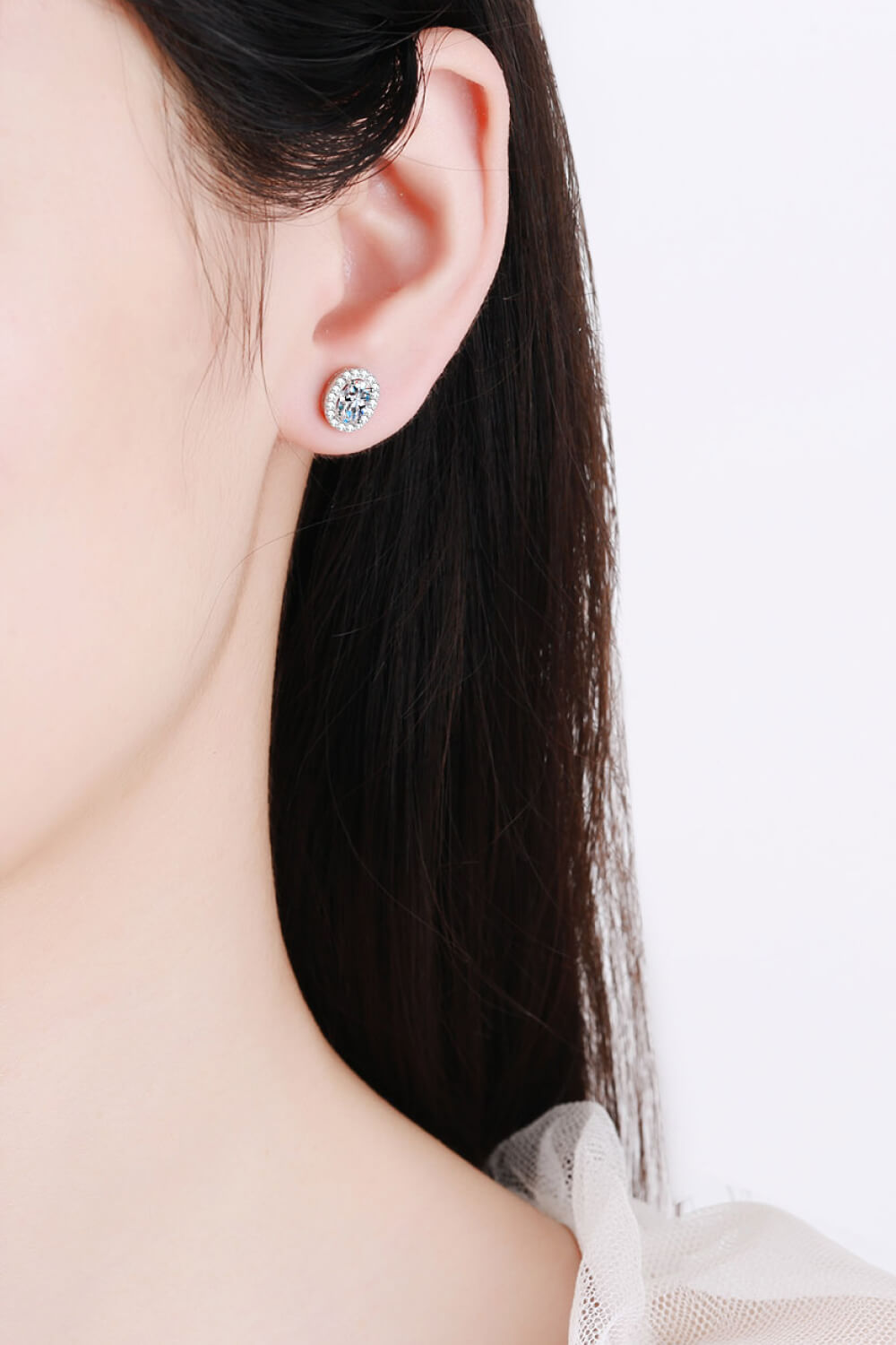 Aretes de moissanita estilo futuro