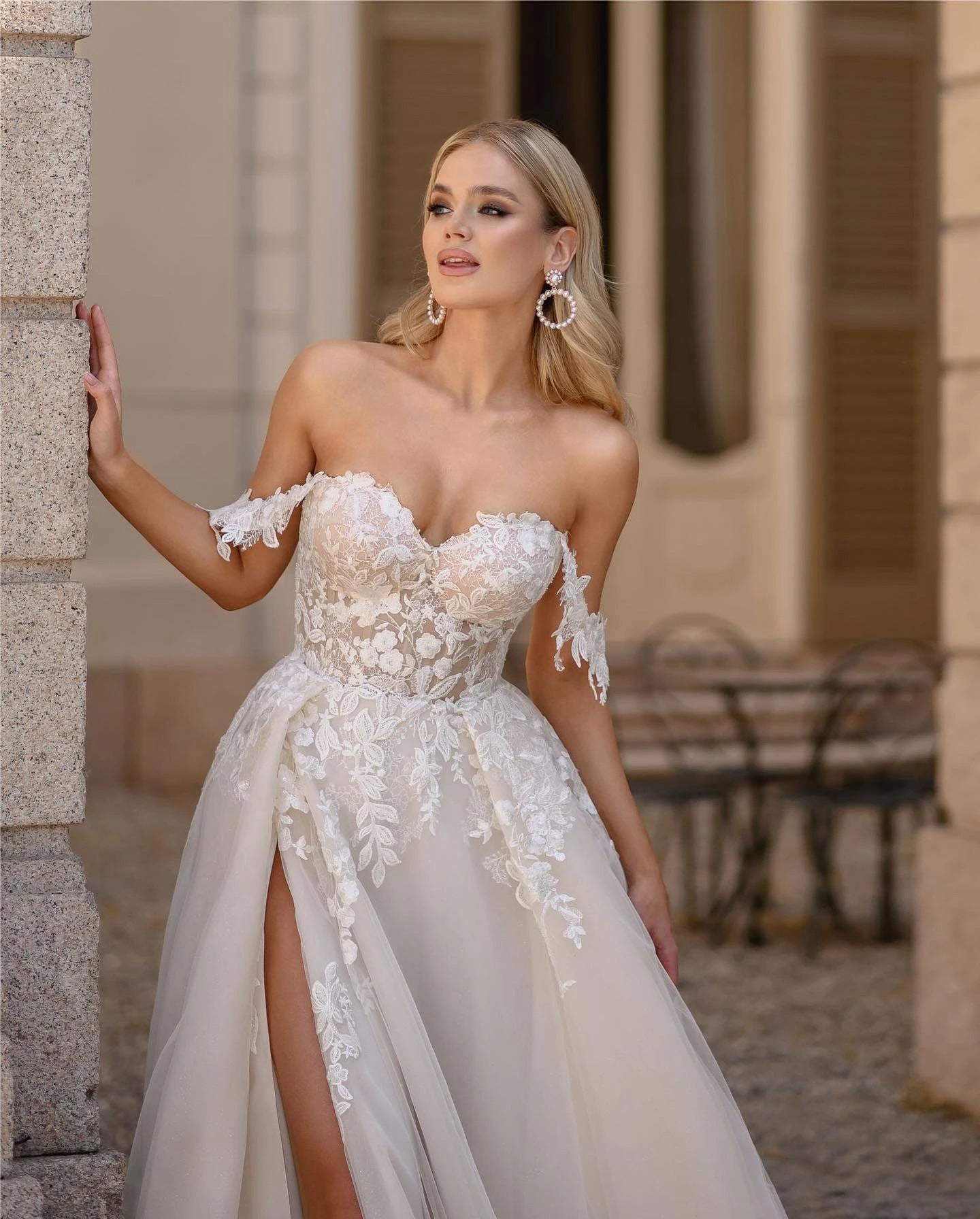 Exquisites Brautkleid mit Fischschwanz und Schleppespitze in Weiß