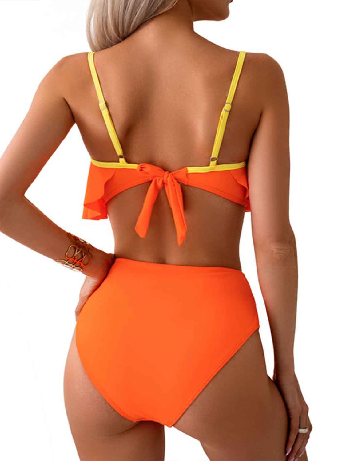 Conjunto de bikini con muescas y tirantes finos