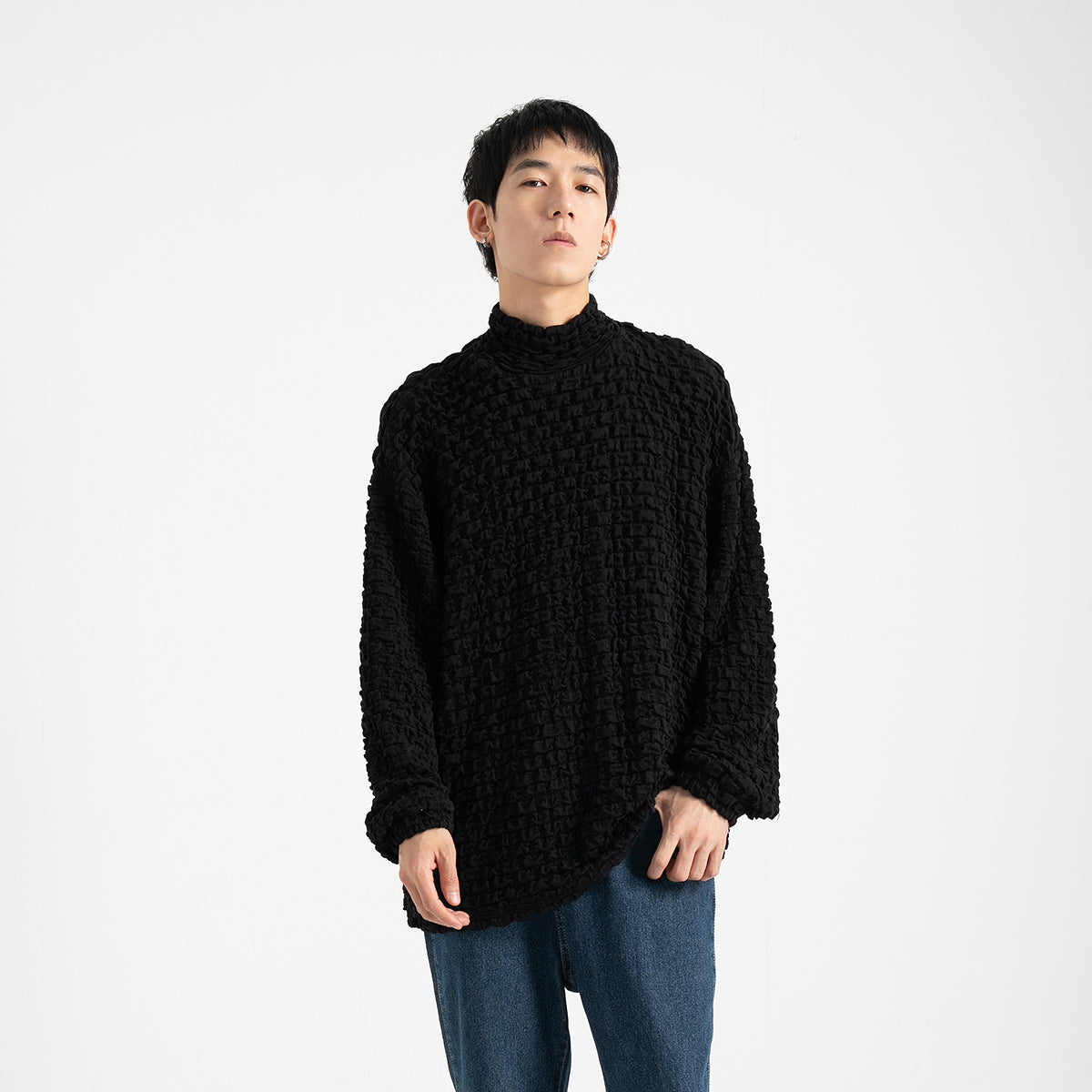 Three-Dimensional Pleated Check Stretch Turtleneck Sweater