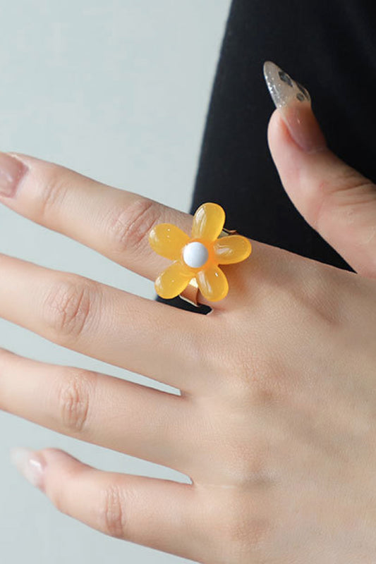 Anillo de resina con forma de flor