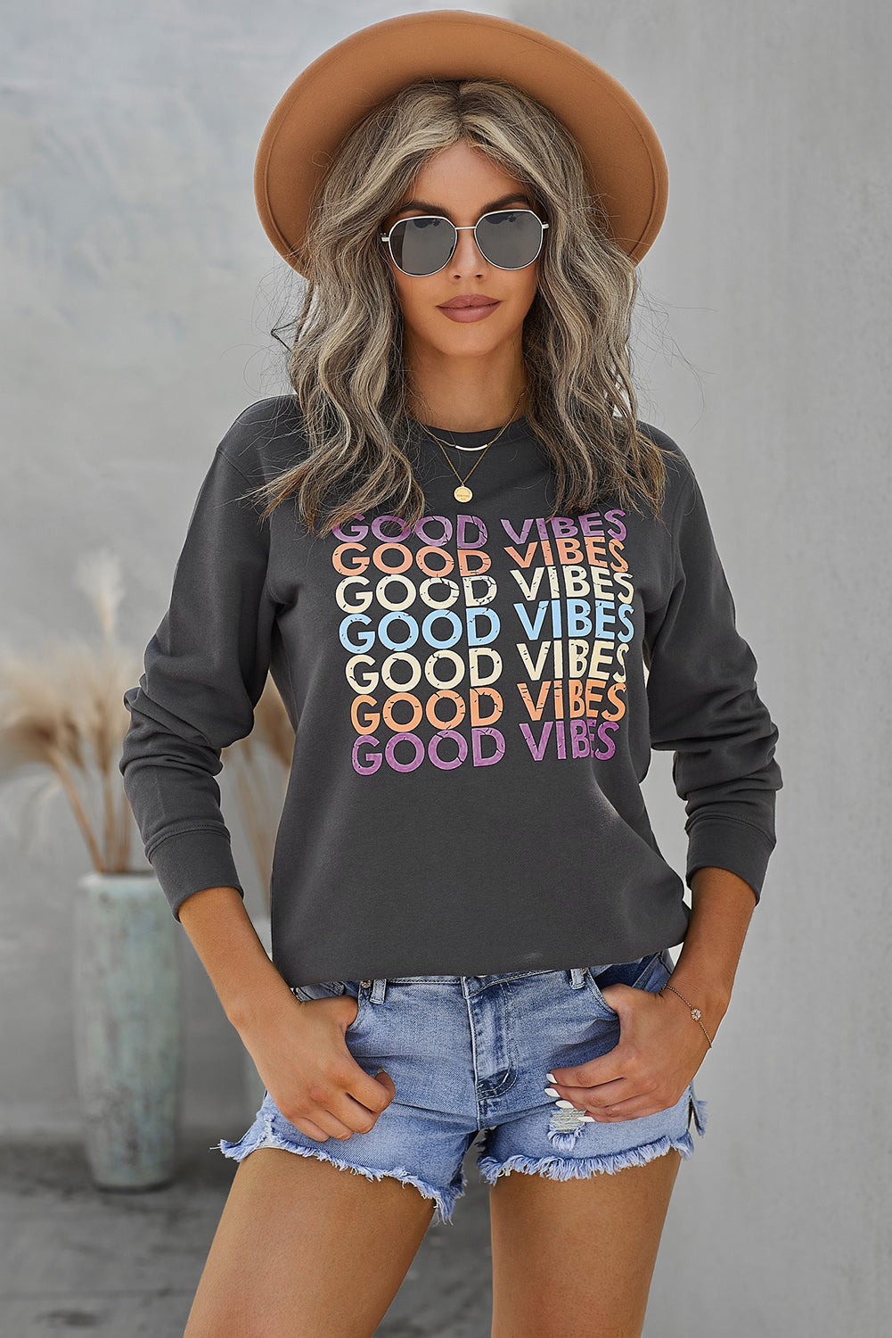 Sudadera gráfica GOOD VIBES