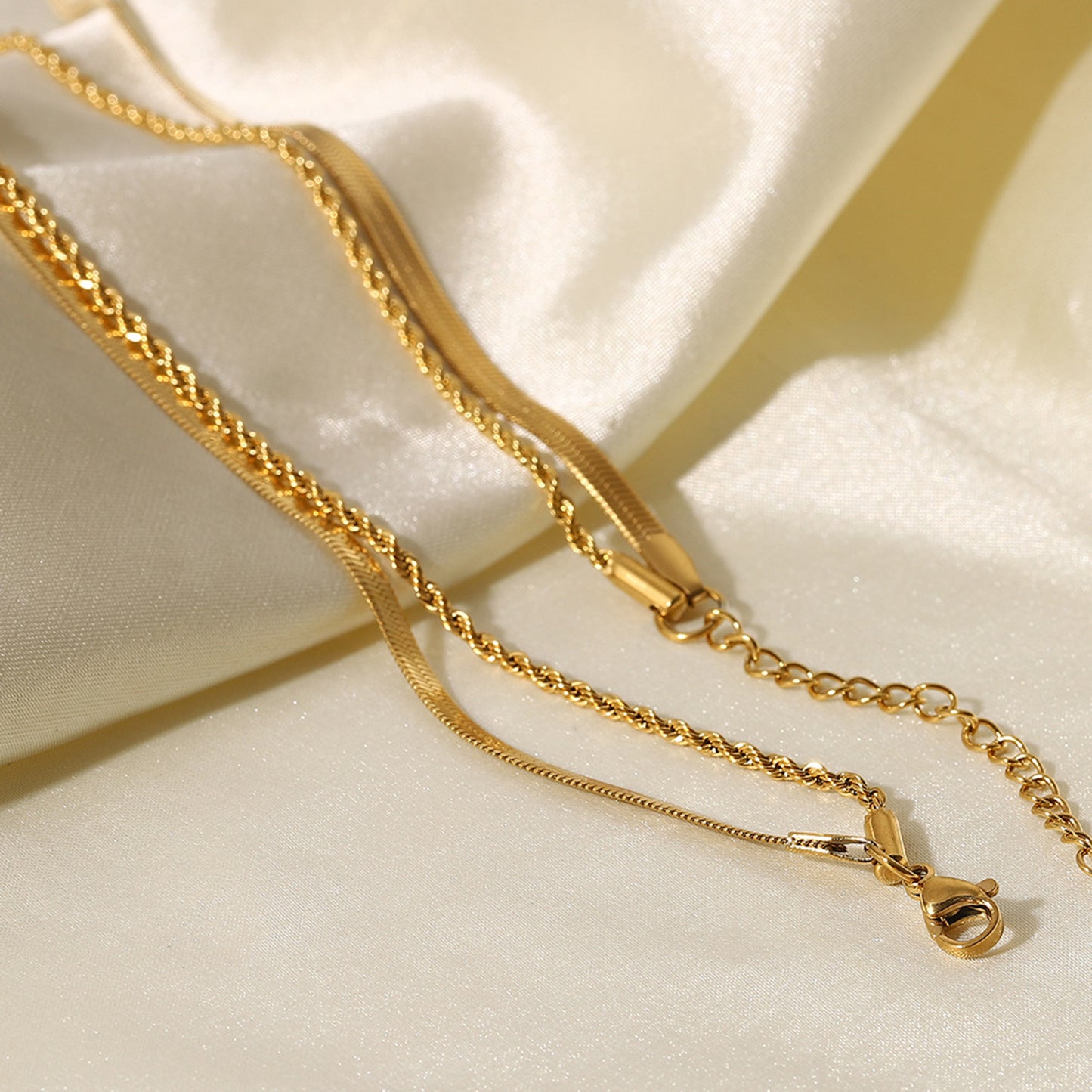 Doppellagige Halskette mit 18-Karat-Vergoldung