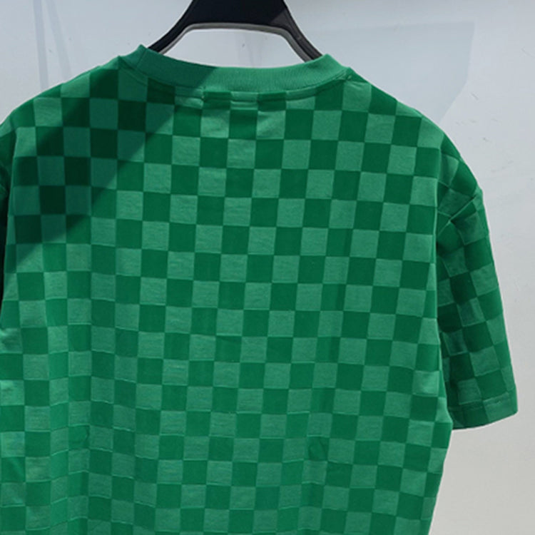 Camiseta casual roja con estampado de cuadros y cuello redondo verde