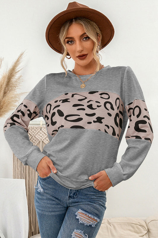 Sudadera con cuello redondo y estampado de leopardo en contraste