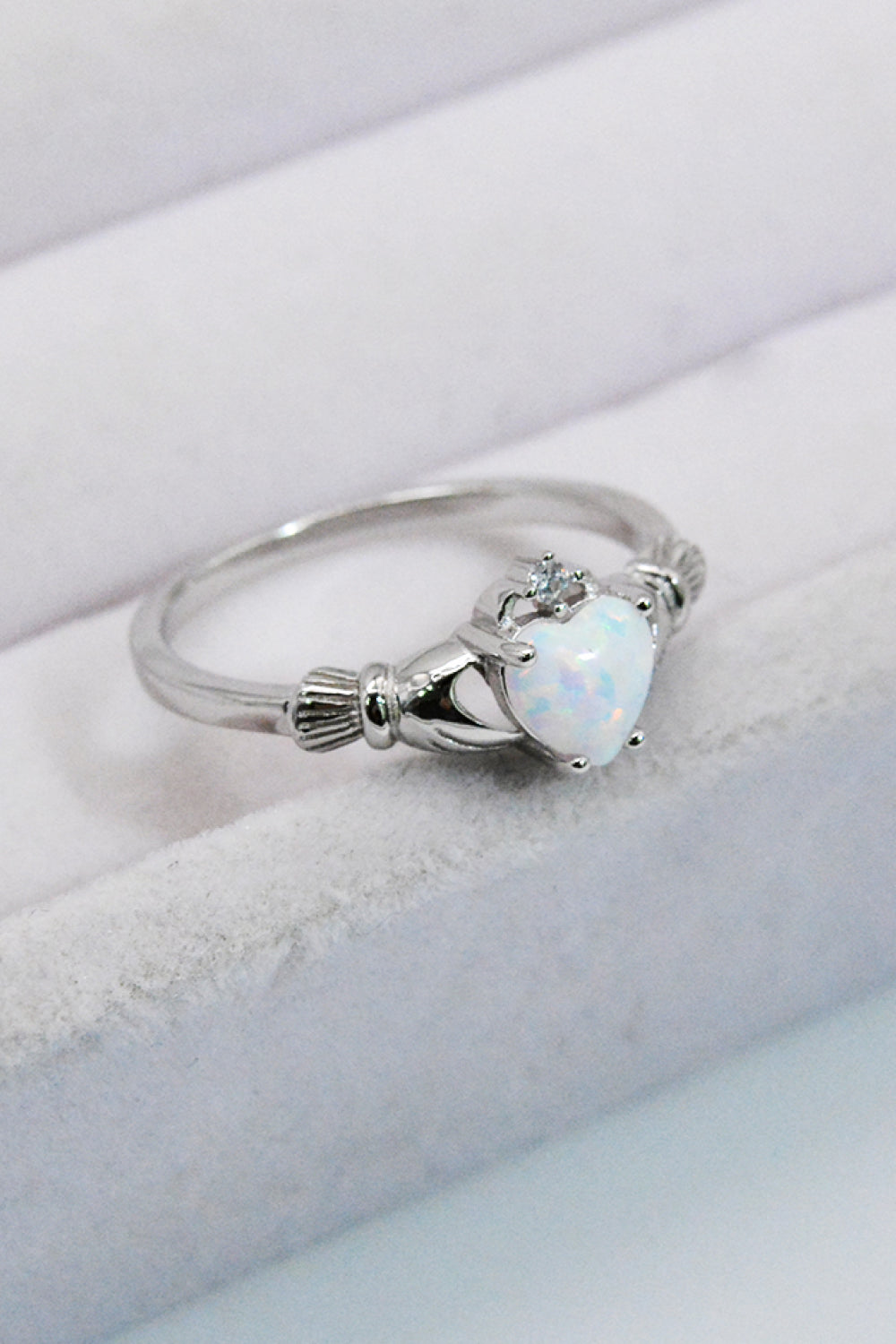 Herz-Opal-Ring aus 925er-Sterlingsilber