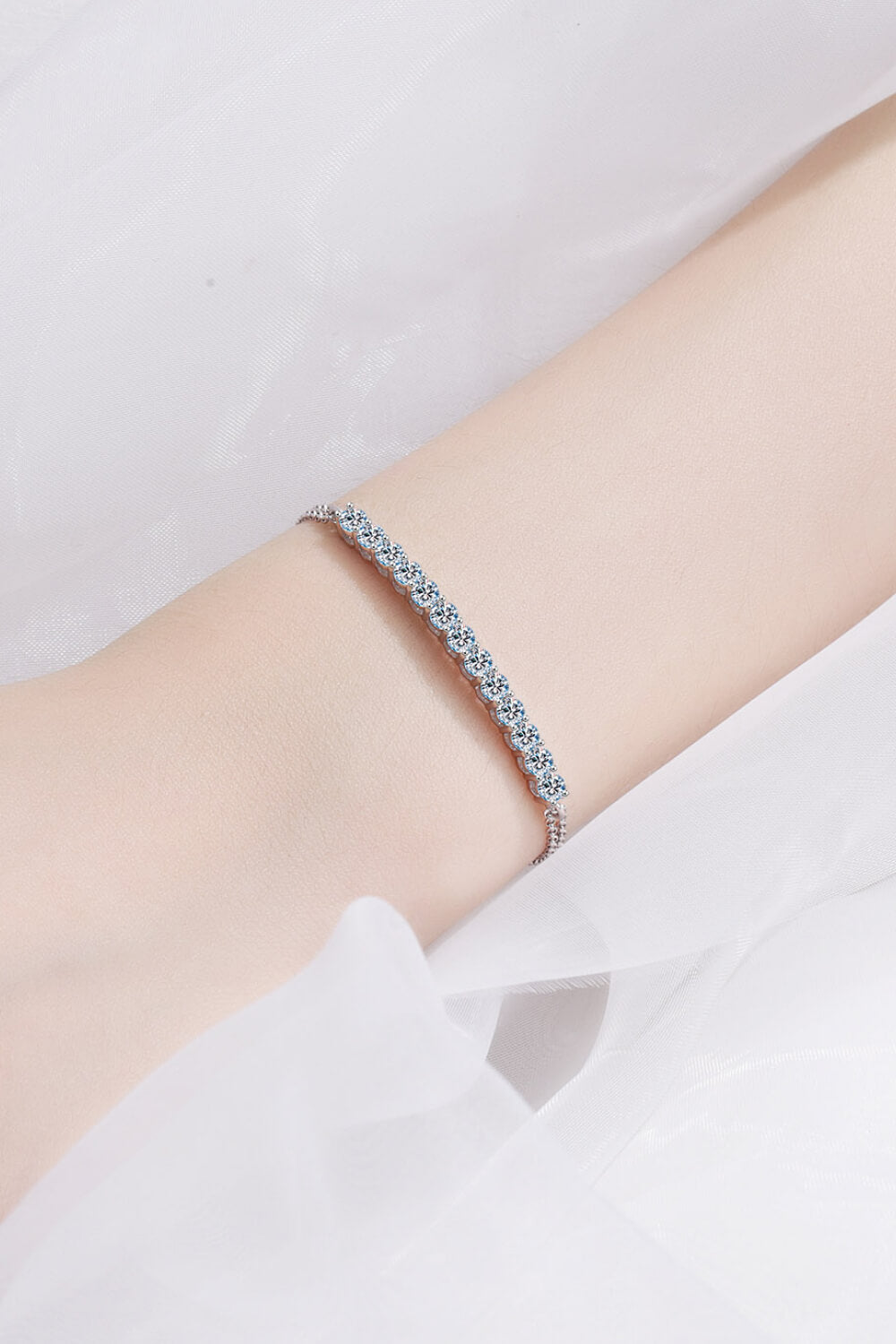 Pulsera de plata de ley con moissanita adorada