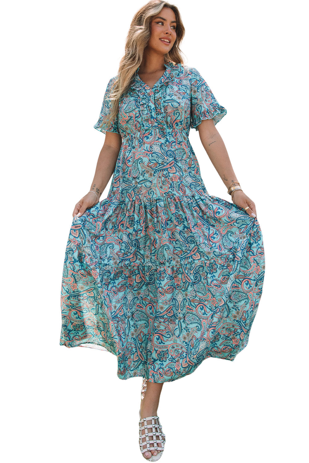 Himmelblaues, gestuftes Maxikleid im Boho-Stil mit Paisley-Print und Rüschen