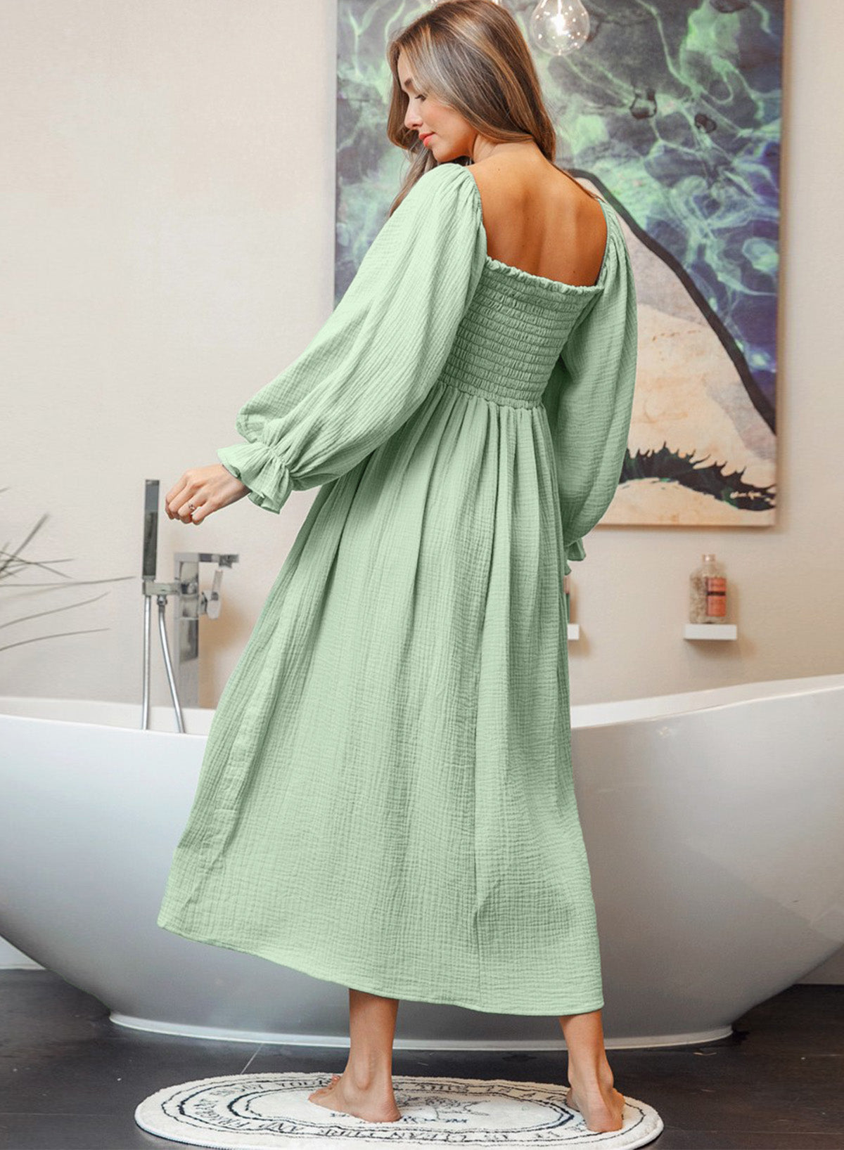 Vestido largo cintura imperio texturizada con mangas con volantes ahumados verde