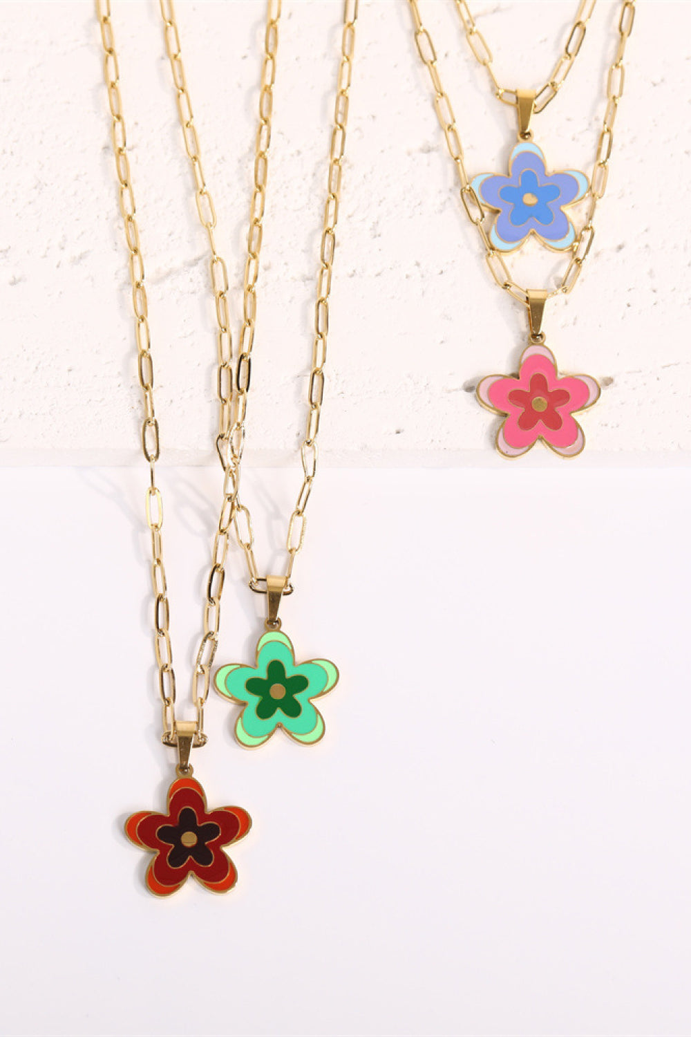 Collar de acero inoxidable con colgante de flor