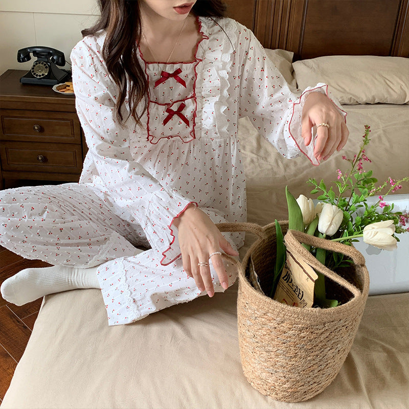 Pyjama-Homewear-Anzug mit quadratischem Kragen und kleinen Blumen