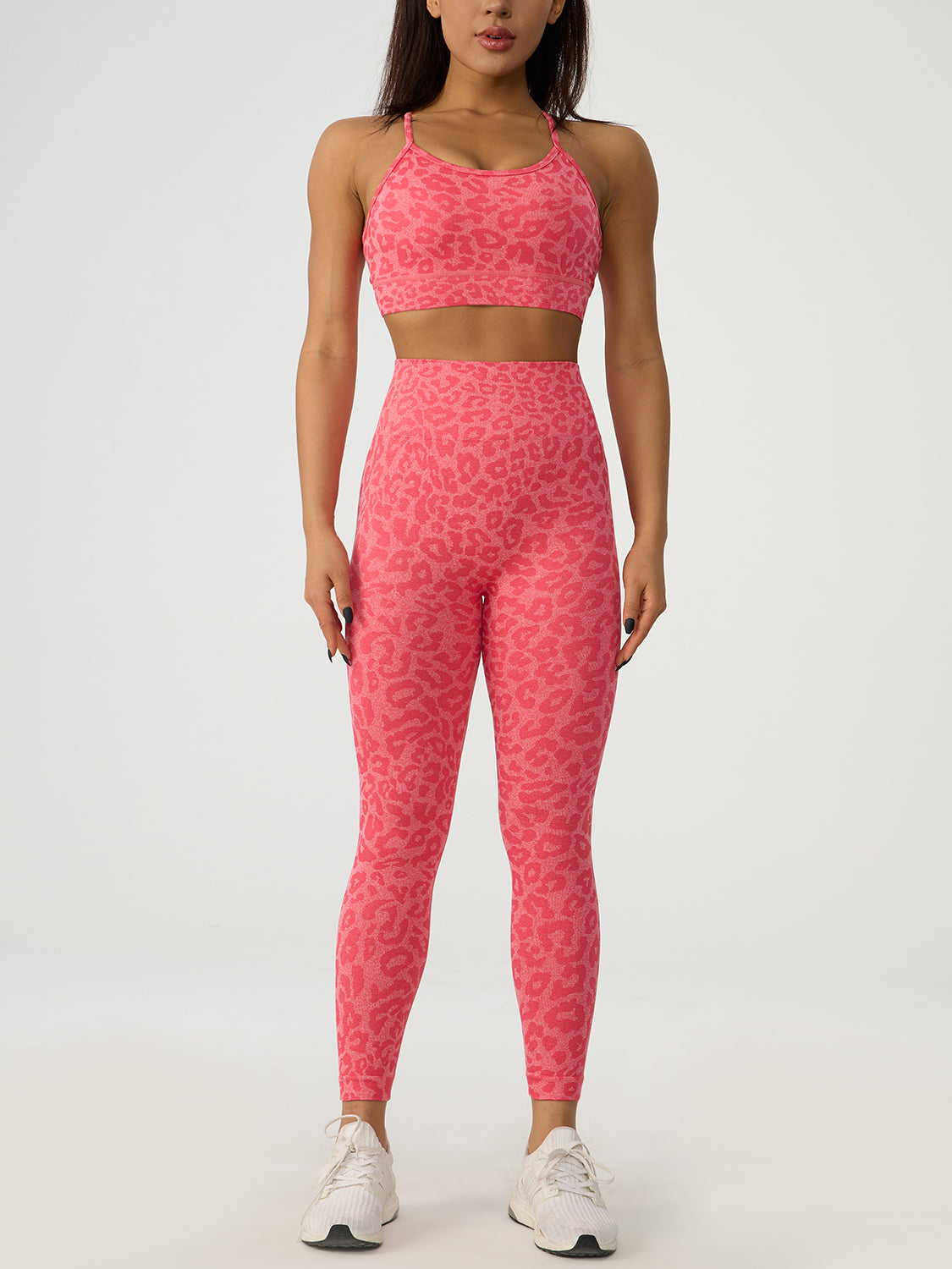 Active-Set mit Leoparden-Crosscross-Top und Leggings