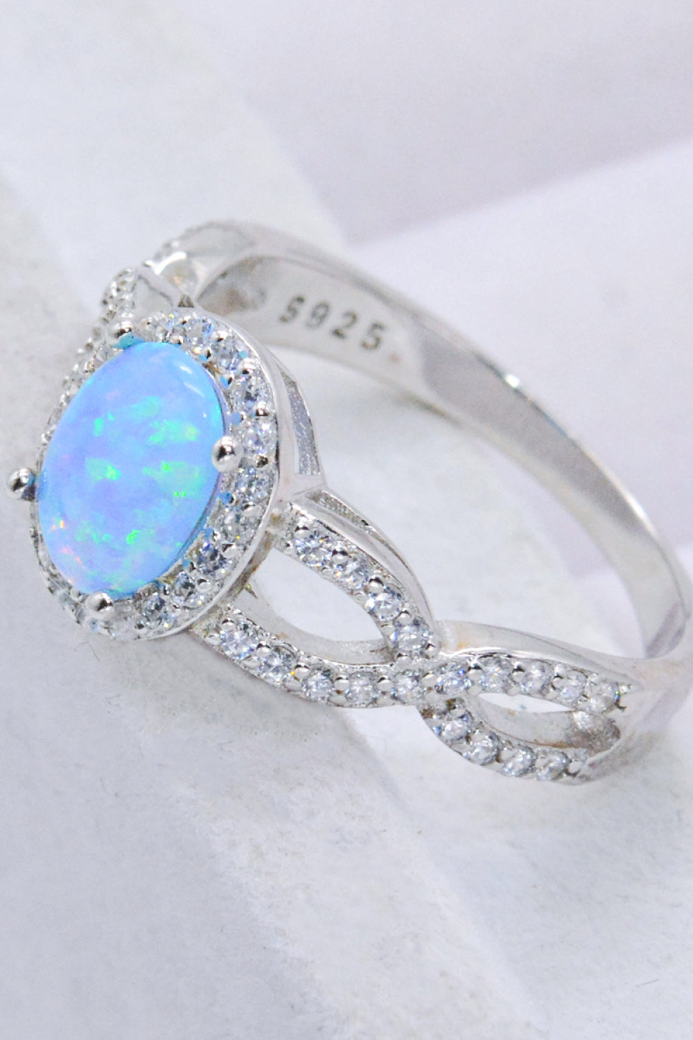 Opal-Halo-Ring aus 925er-Sterlingsilber