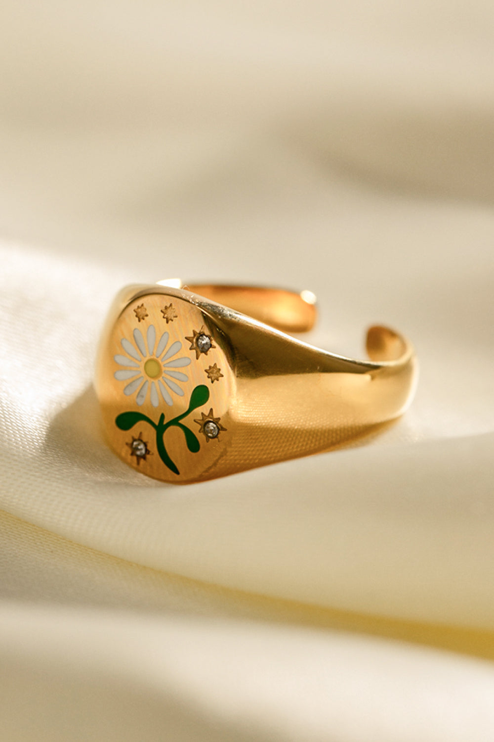 Offener Ring aus Edelstahl mit Blumenmuster