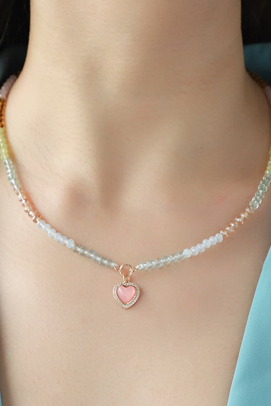 Collar de cuentas con colgante de corazón