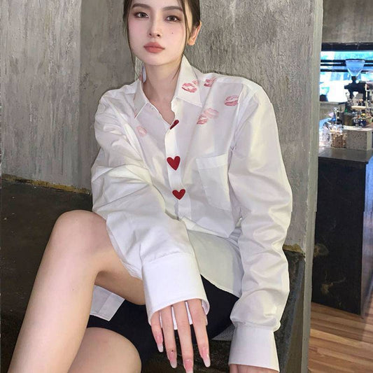 Diseño de camisa blanca de alta gama de nicho para mujer
