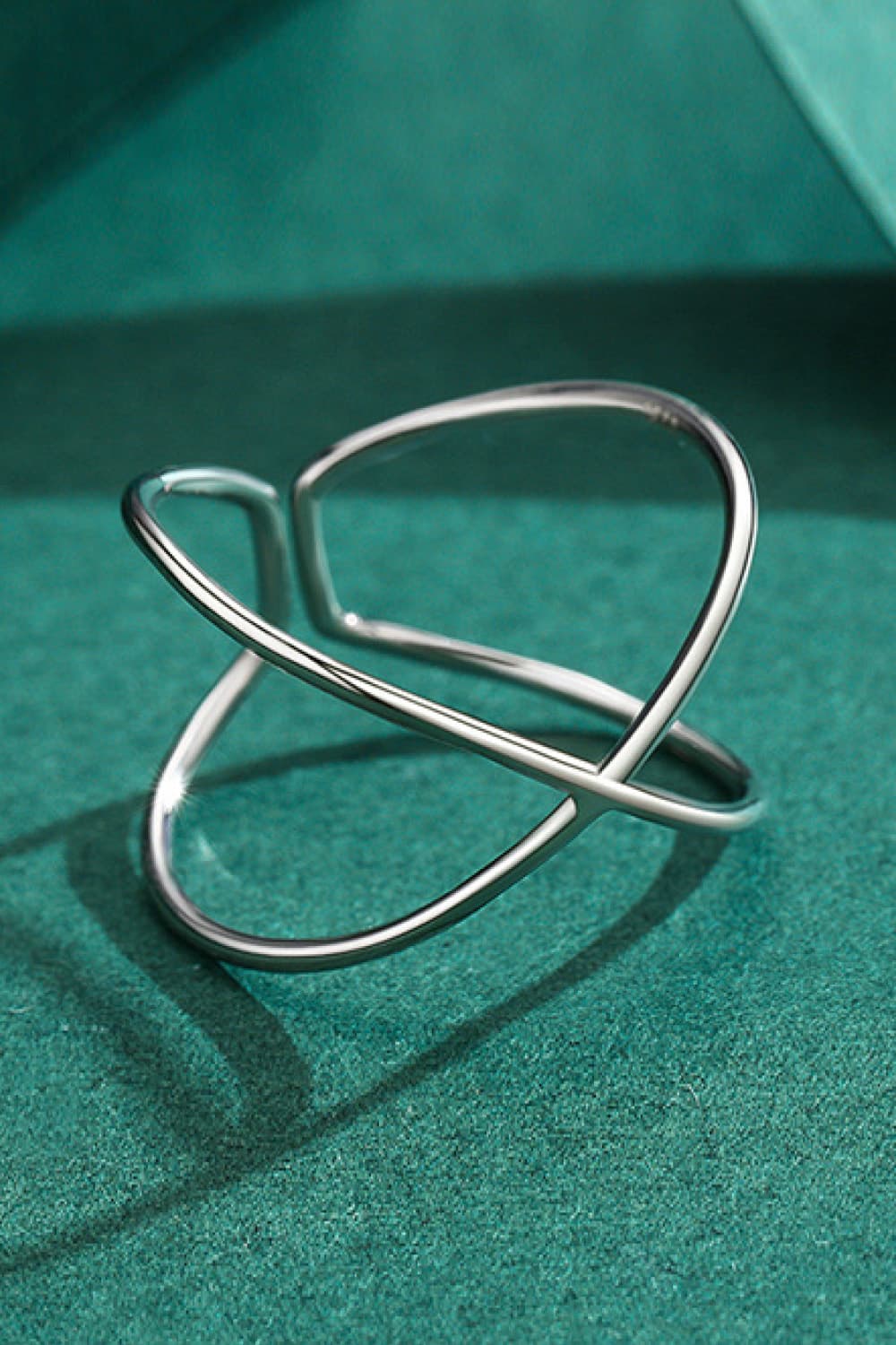 Offener Ring aus 925er-Sterlingsilber mit Kreuzmuster