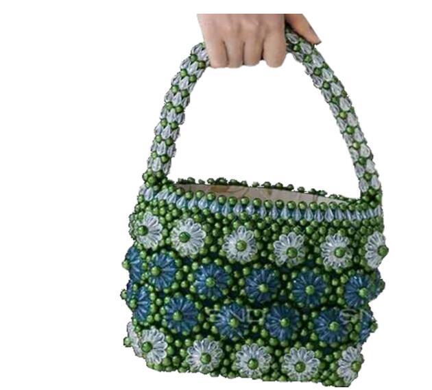 Handtasche mit Chrysanthemen-Perlen und Blumen