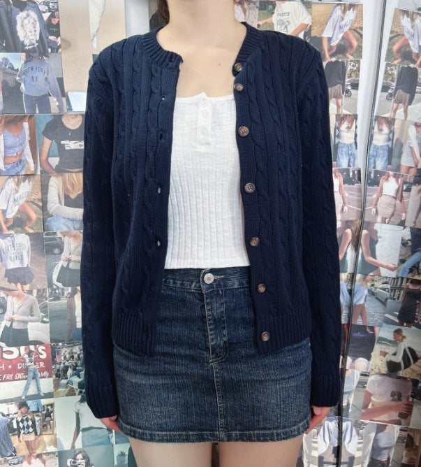 American Retro – Blaue Strickjacke mit Twist