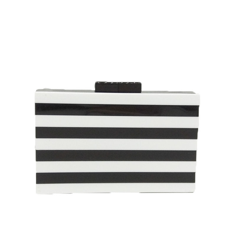 Bankett-Clutch aus Acryl mit schwarz-weißen Streifen