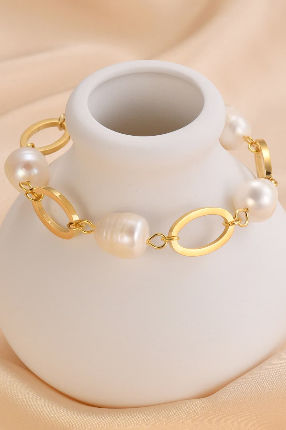 Pulsera de perlas de agua dulce con cierre de langosta chapada en oro de 14 quilates