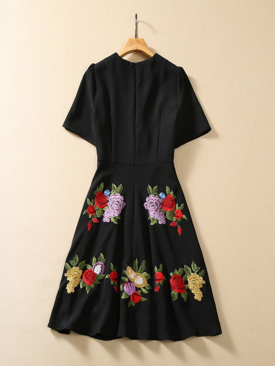 Modisches Kleid mit Blumenstickerei für Damen