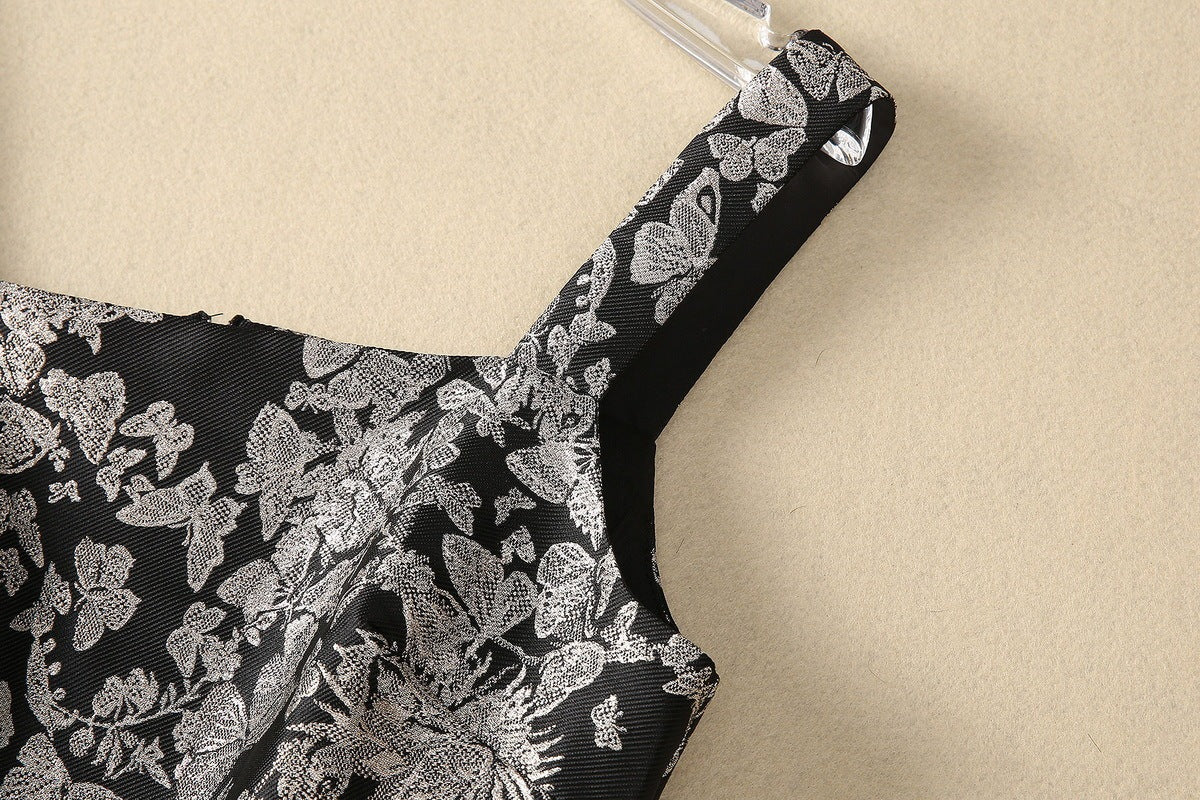 Rückenfreies Sling-Kleid mit Blumenmuster und Schmetterlingsmuster, eckigem Kragen