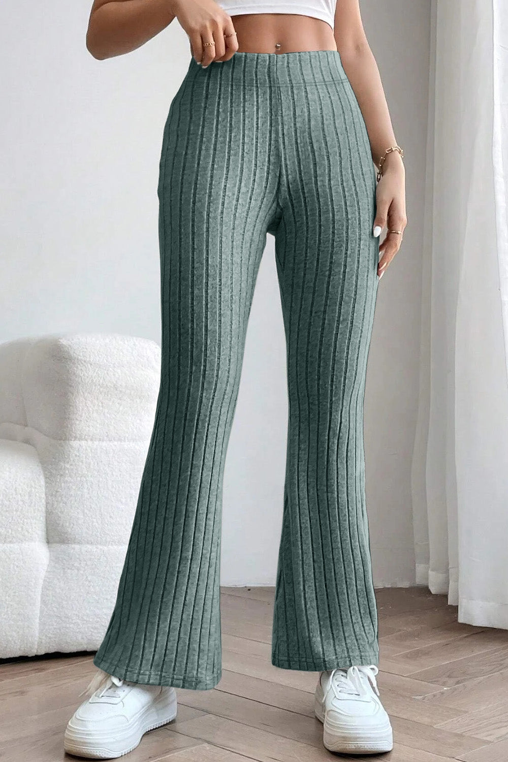 Pantalones acampanados de cintura alta acanalados de tamaño completo de Basic Bae