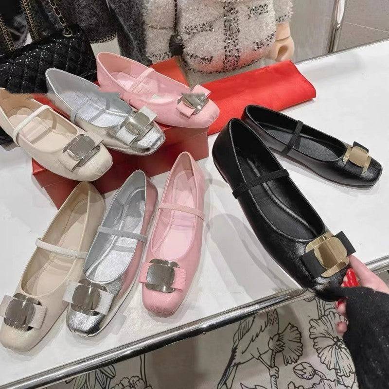 Ballettschuh im französischen Stil mit Pumps mit flacher Sohle