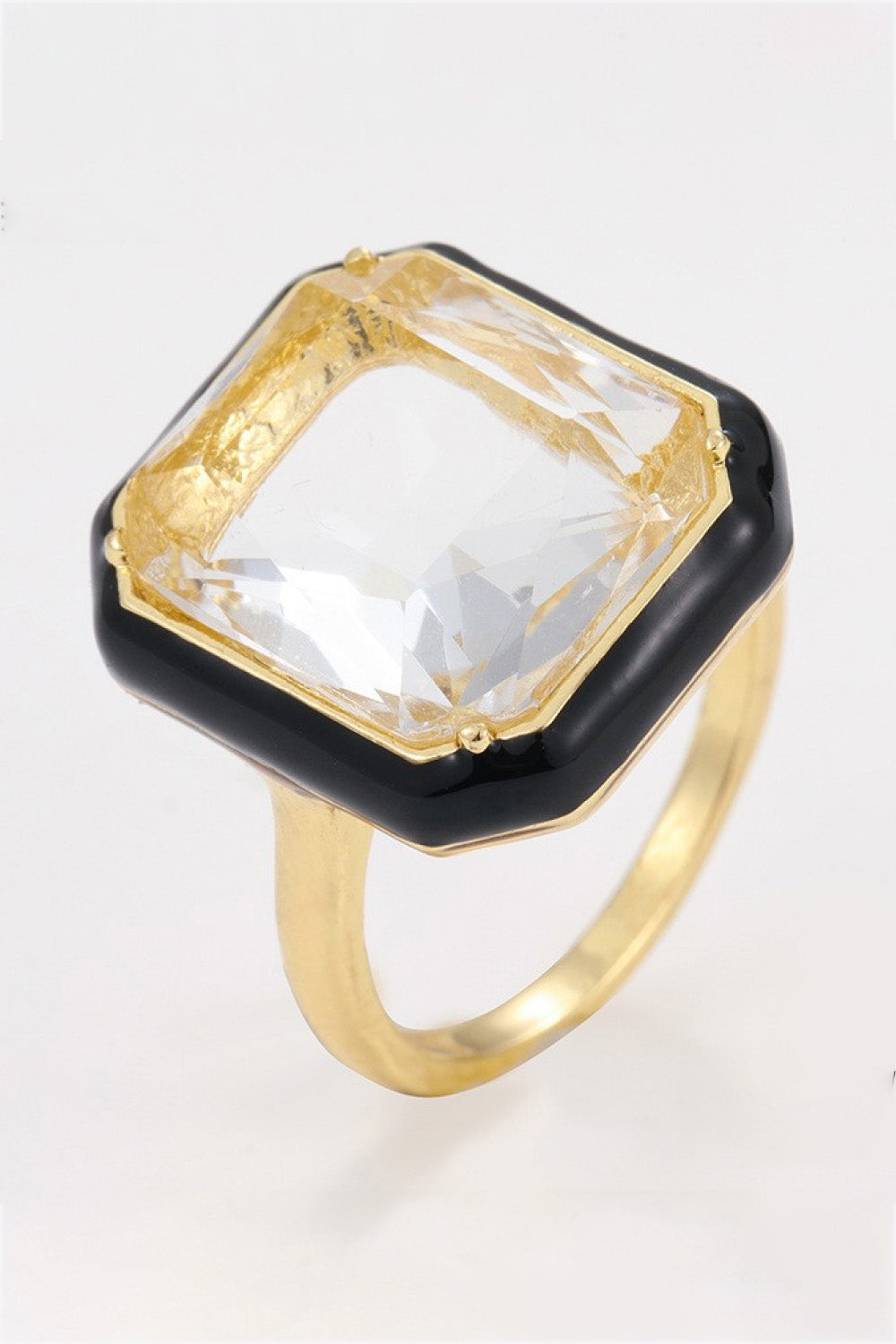 Anillo de contraste de piedra de vidrio