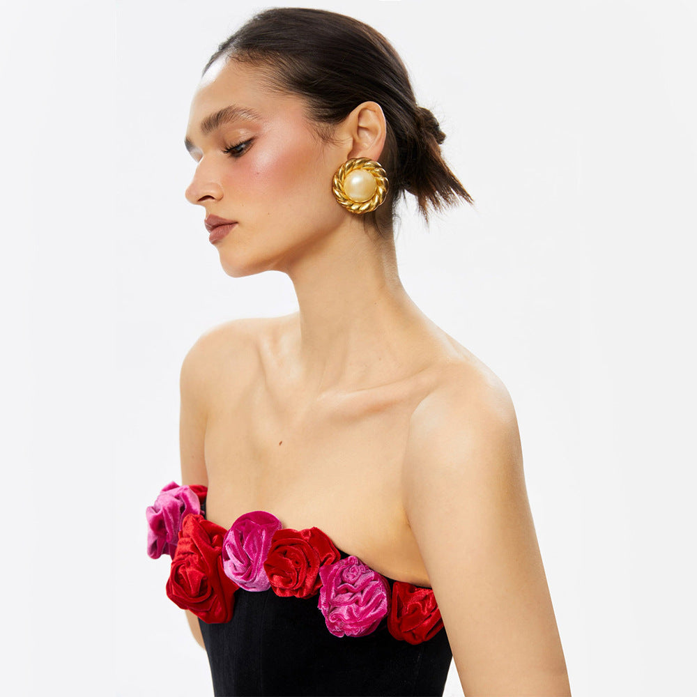 Damen-Kleid mit Tube-Top und Blumendekoration in Kontrastfarbe