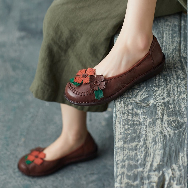 Zapatos de mujer de estilo étnico retro hechos a mano con piel de vaca y suela suave con flores