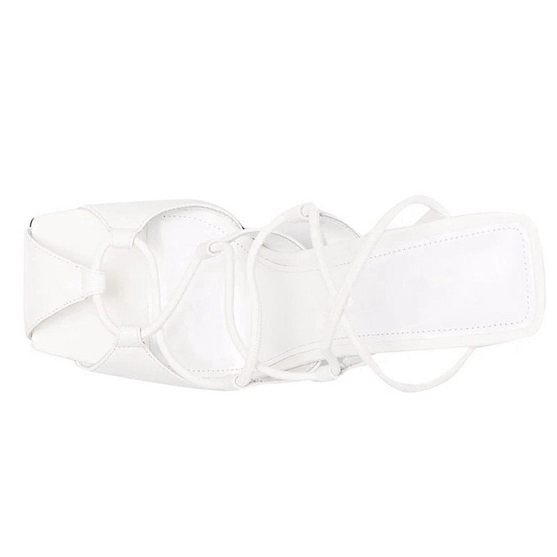 Damen Sandalen mit eckiger Zehenpartie und überkreuzter Schnürung und Cut-out