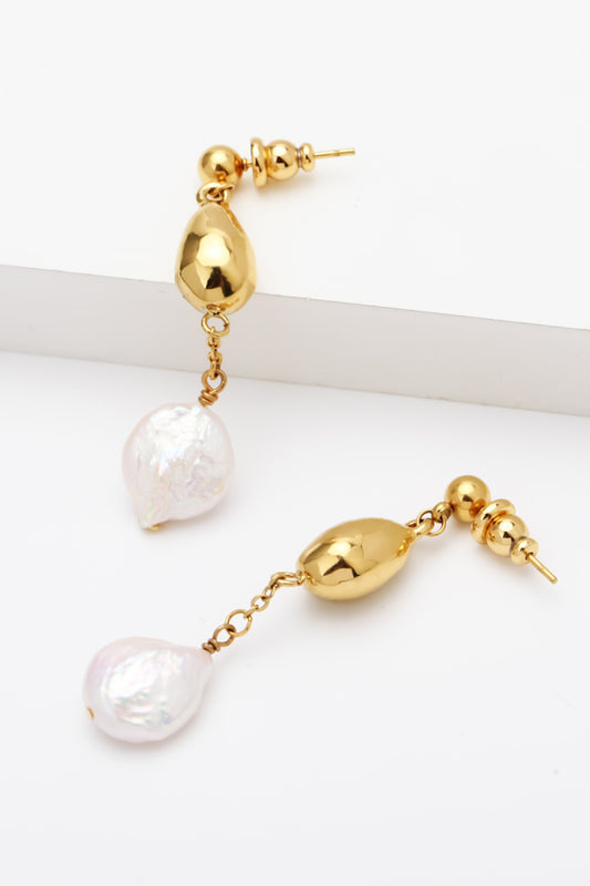 Pendientes colgantes de perlas de dos tonos chapados en oro de 18 quilates