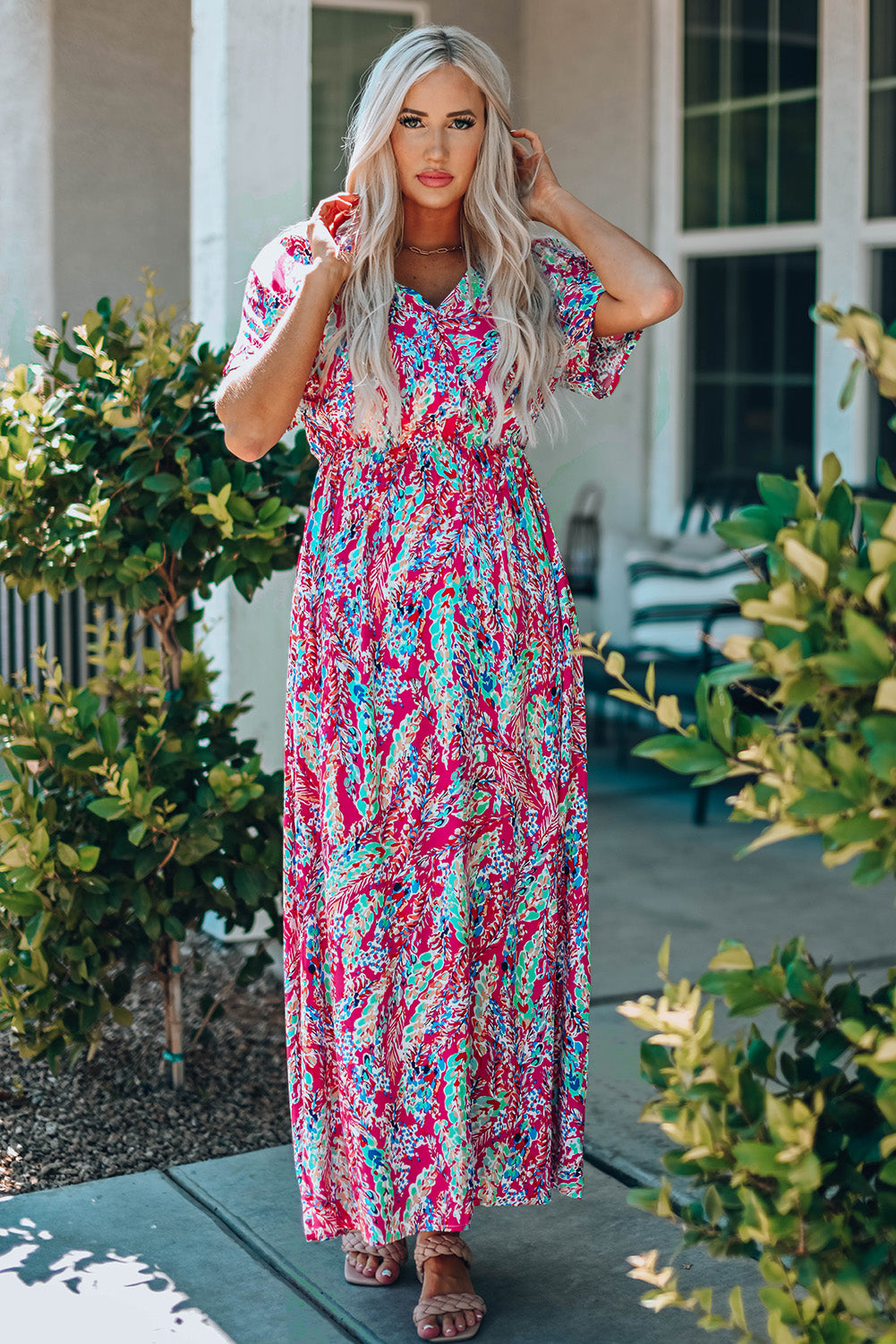 Vestido largo floral con cuello en V cruzado