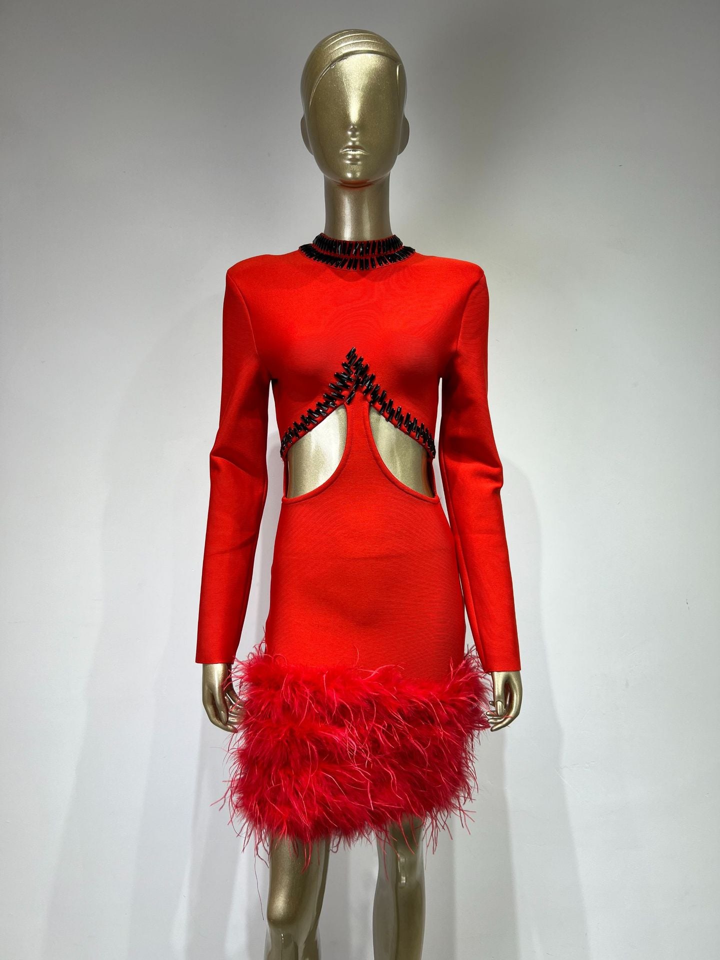 Minivestido ajustado con plumas de diamantes y huecos de Niche