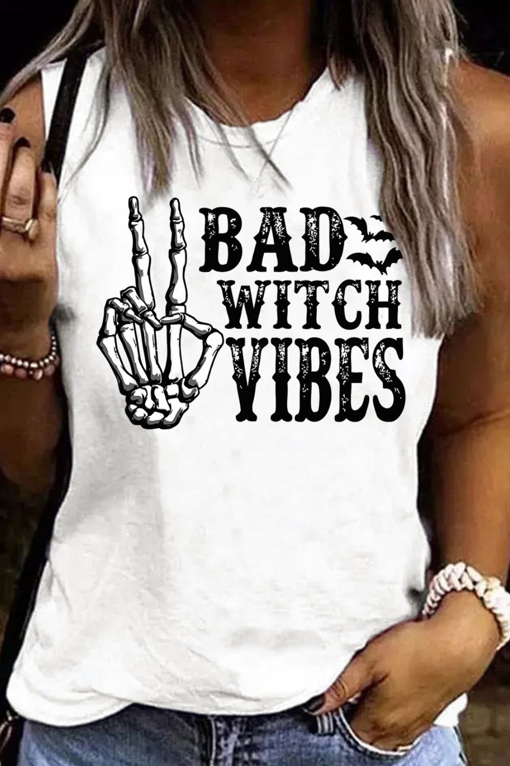 BAD WITCH VIBES Camiseta con cuello redondo