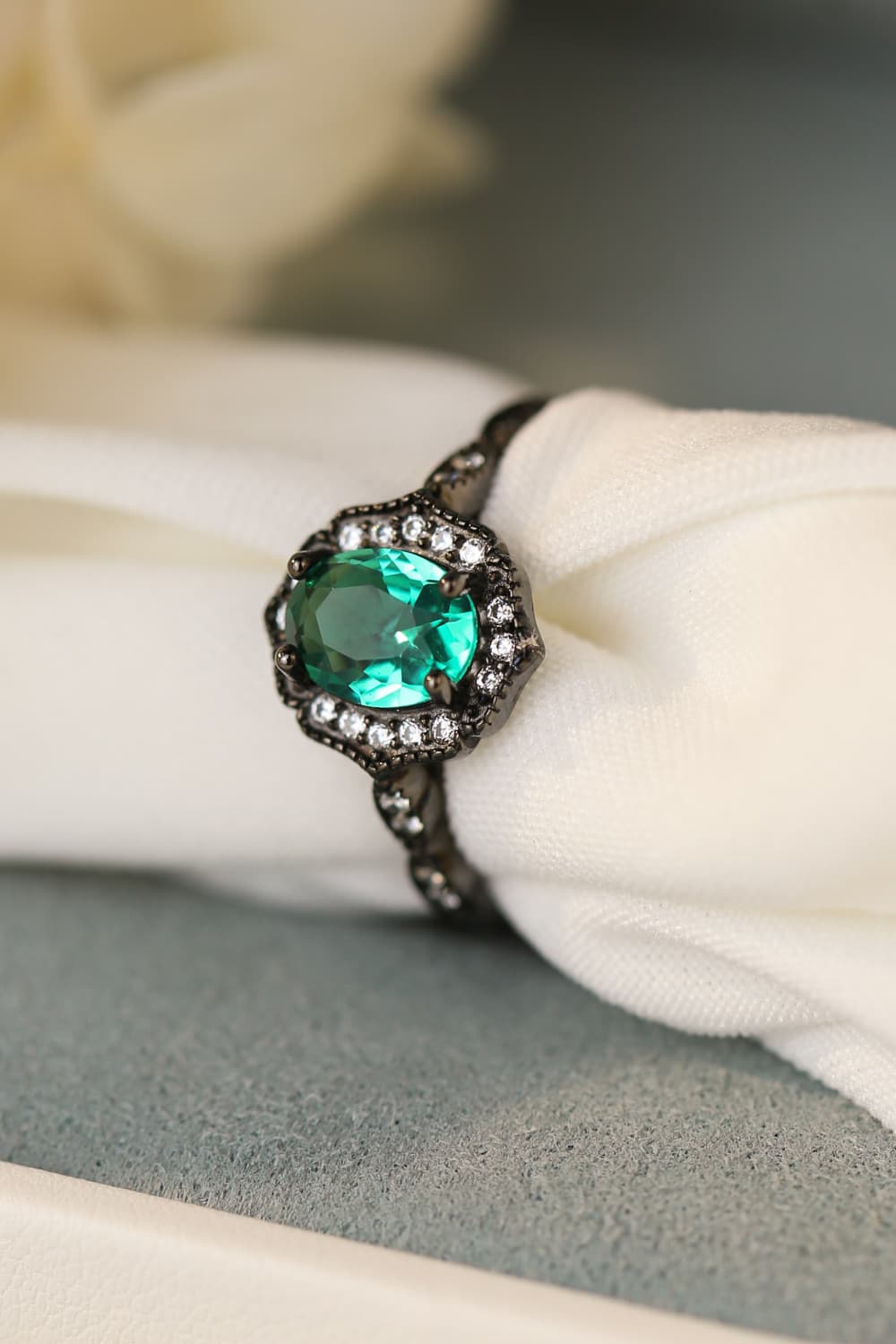 Ring aus 925er-Sterlingsilber mit blauem Paraiba-Zirkon und 4 Zinken