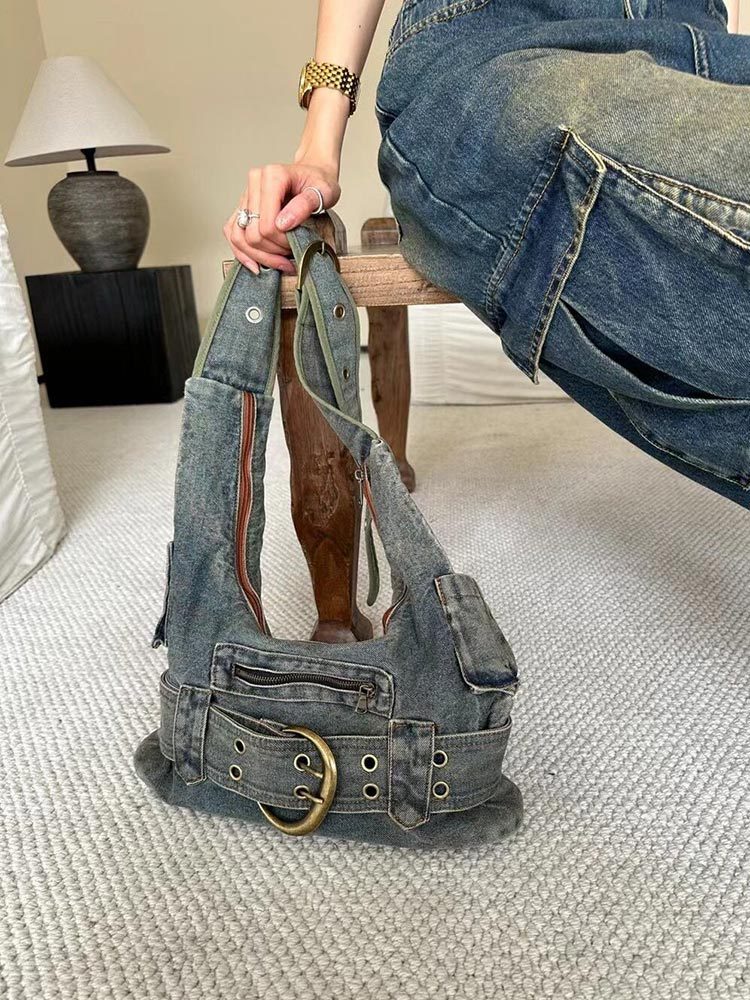 Umhängetasche aus gewaschenem Vintage-Denim mit besonderem Design