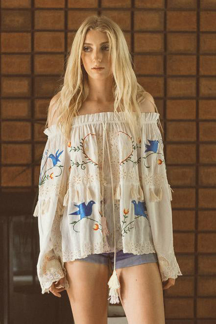 Damen Bluse mit Blumenstickerei und ausgehöhltem Saum