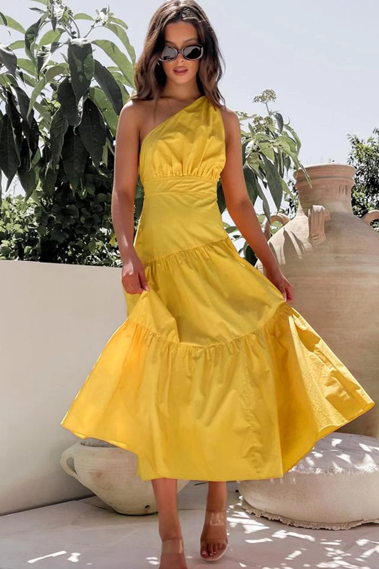 Modisches schulterfreies Swing-Kleid mit hoher Taille und unregelmäßiger Passform in reiner Farbe