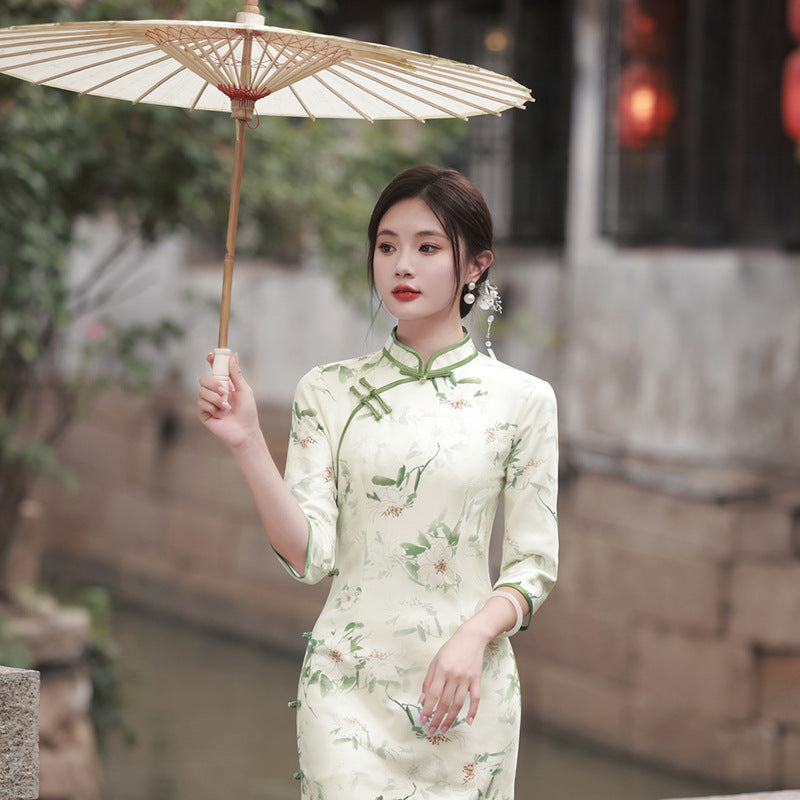 Eleganter Cheongsam aus Suzhou-Retro-Chinese-Republikanischem Stil mit Dreiviertelärmeln aus hochwertigem Wildleder