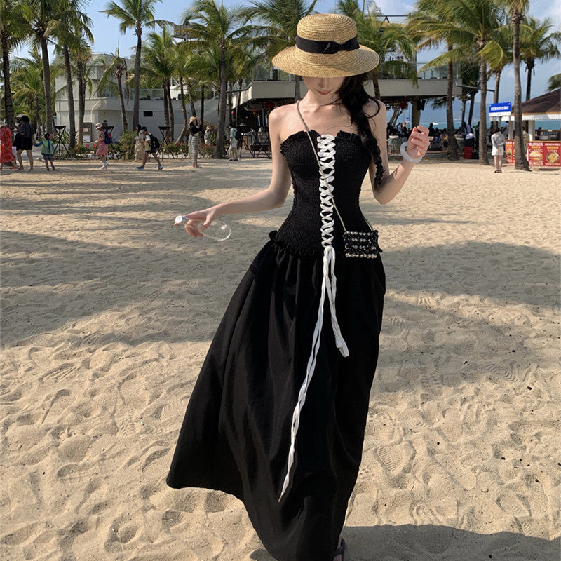Reisefotos - Schwarzes, trägerloses Kleid mit gesmokten Brustgurten